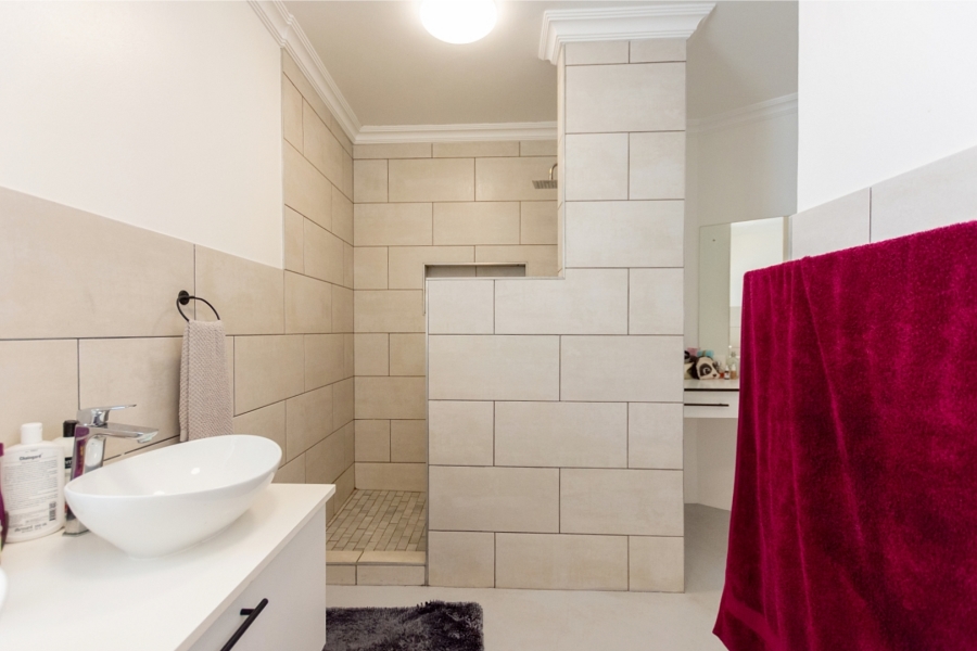 3 Bedroom Property for Sale in Britannia Bay Western Cape